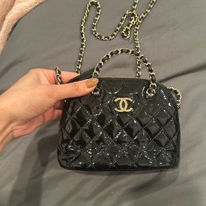 Channel clutch with gold chain